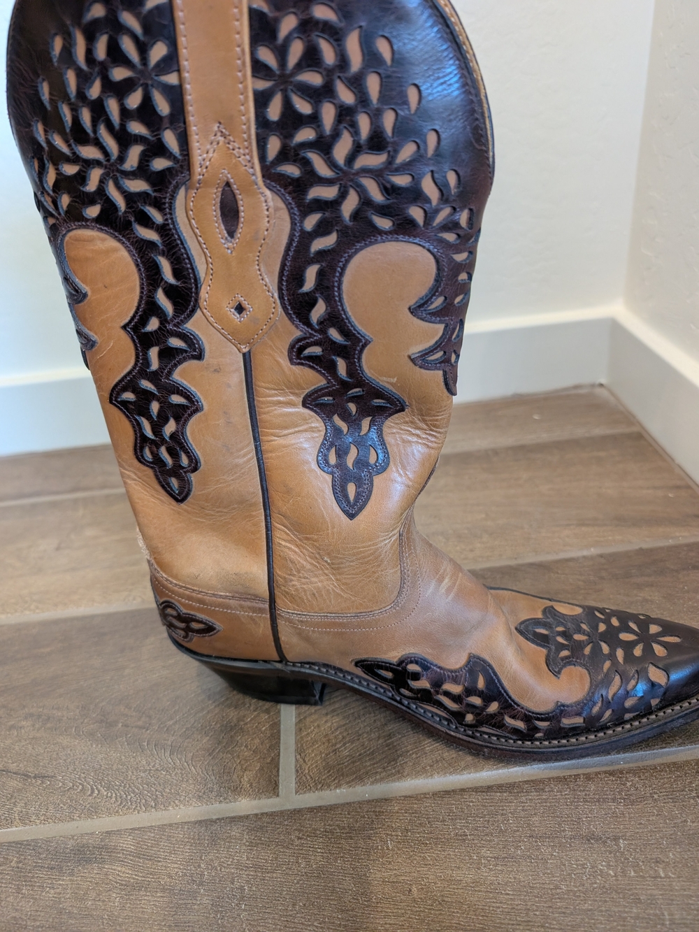 Old West Two-Tone Tan and Dark Brown Cutout Leather Heeled Cowboy Boots - Picture 3 of 11